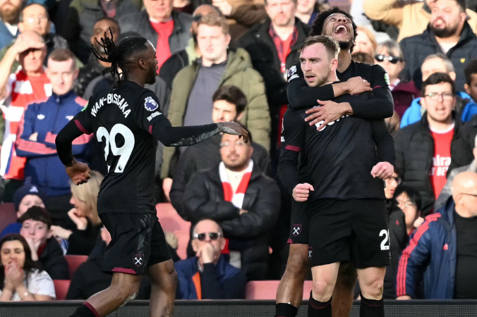 Ten-player Arsenal suffer huge blow to title hopes with West Ham loss