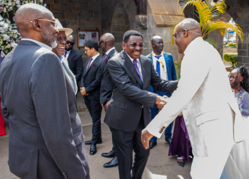 Siaya Governor James Orengo welcoming guests at ACK Church on Saturday, October 26, 2024. PHOTO/@EliudOwalo/X
