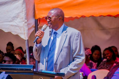 Former MP Kiamni Ngunjiri addressing a public function. PHOTO/https://www.facebook.com/HonOnesmusKimaniNgunjiriMpBahatiConstituency