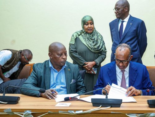 Health Cabinet Secretary Aden Duale and CoG Vice Chairperson Mutahi Kahiga during a follow-up consultative meeting held on April 24, 2025. PHOTO/@MOH_Kenya/X