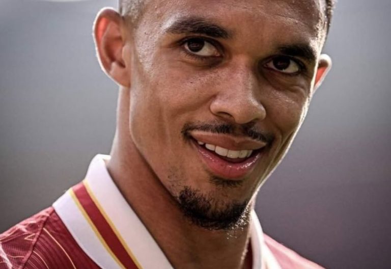 Alexander-Arnold posing for a photo. PHOTO/@FabrizioRomano/X