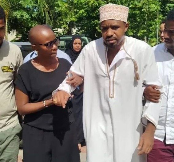 Njeri Mwangi holding her husband, Boniface Mwangi, in Kwale on Thursday, May 22, 2025. PHOTO/https://www.facebook.com/yassin.juma.3363