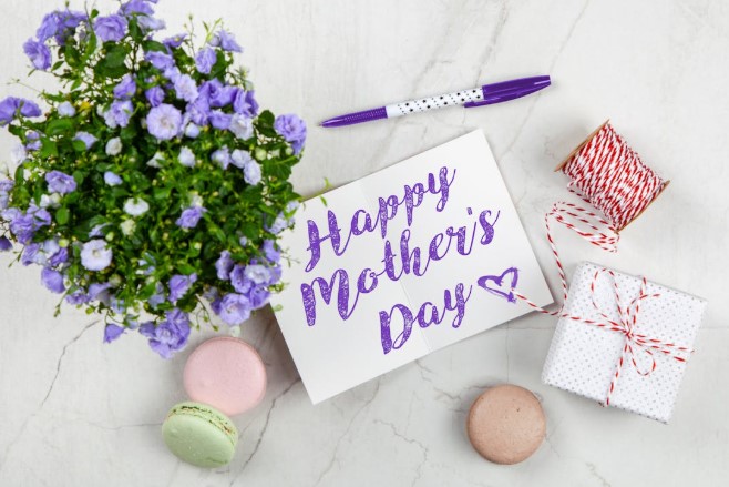 Mother\'s Day card and Purple-petaled Glower Besode Pen. Image Used for representation purposes only. PHOTO/Pexels