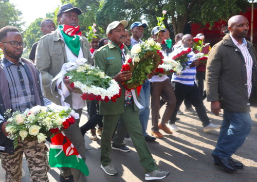 Kalonzo alongside other opposition leaders when they arrived carrying flowers.