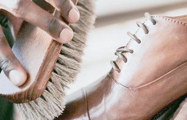 Shoe shining. PHOTO/Print