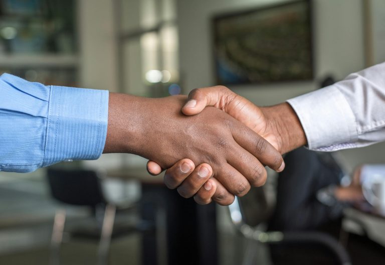 Two people shake hands. Image used for representational purposes only. PHOTO/Pexels