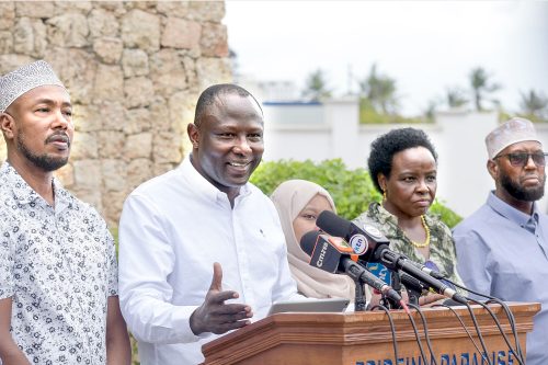IEBC chair Erastus Ethekon together with other commission officers addresses a press conference at a Mombasa Hotel. PHOTO/Reuben Mwambingu