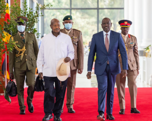 Kenyan President William Ruto with his Uganda cunterpart Yoweri Museveni