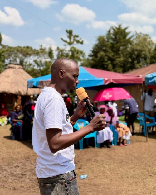 Ryan Injendi at the grassroot lobying support from Malava locals. PHOTO/https://www.facebook.com/photo.php?fbid=10227919115467170&set=pb.1350187437.-2207520000&type=3