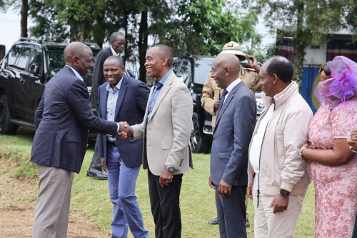 Kiambu Governor Kimani Wamatangi receiving Ruto ahead of church service at PCEA Joshua Matenjwa Church, Limuru. PHOTO/https://web.facebook.com/photo?fbid=1132738758667807&set=pcb.1132739025334447