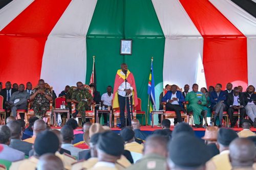 Murkomen addressing security officers in Narok during Jukwaa la usalama townhall meeting. PHOTO//https://www.facebook.com/photo?fbid=1312409986916481&set=pcb.1312454323578714