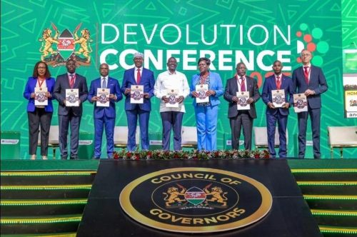 President Ruto posing for a photo with county heads during the 2025 devolution conferance in Homa Bay on Wednesday, August 13, 2025. PHOTO//https://www.facebook.com/photo/?fbid=4030174171811490&set=pb.100044568393671.-2207520000