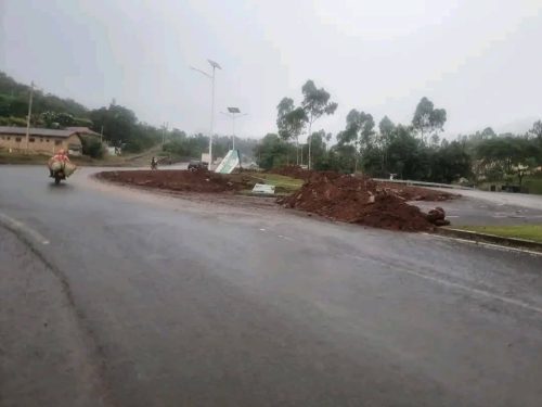 A section of the Coptic roundabout covered with mounds of dirt and scattered debris. PHOTO/https://www.facebook.com/MercyOkuto
