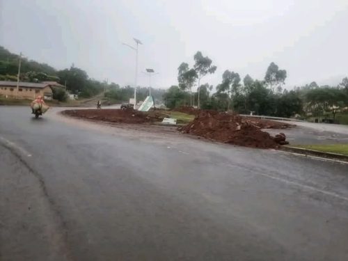 A section of the Coptic roundabout covered with mounds of dirt and scattered debris. PHOTO/https://www.facebook.com/MercyOkuto