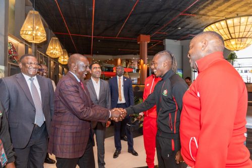 President William Ruto shakes hands with Harambee Stars captain Aboud Omar, alongside Cabinet Secretary Salim Mvurya and team coach Benni McCarthy. PHOTO/@WilliamsRuto/X