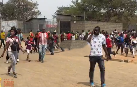 Fans force their way into the stadium. PHOTO/Screengrab by People Daily Digital