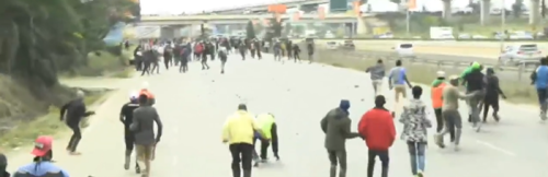 Crowd at Mombasa Road amid Gachagua's return. PHOTO/A screengrab by People Daily Digital.