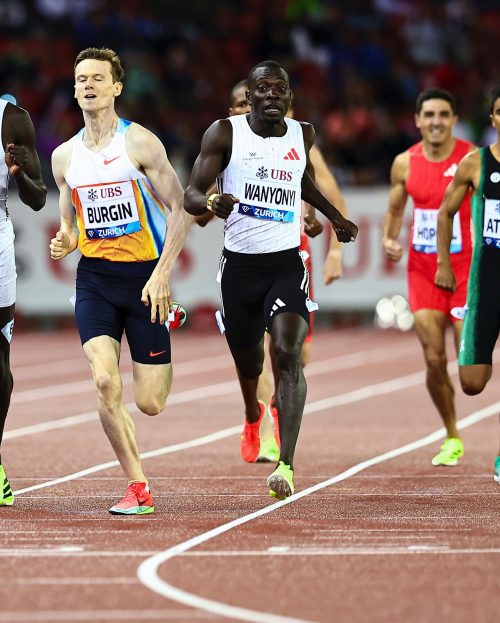 Emmanuel Wanyonyi battling it out for the first spot with Britain’s Max Burgin. PHOTO/@OlympicsKe/X
