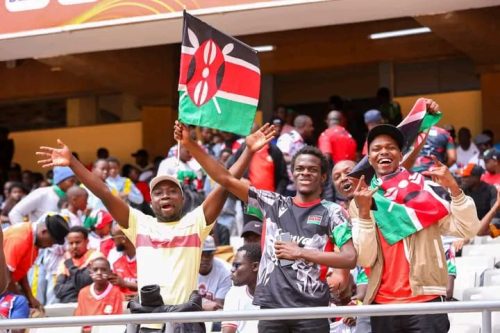 Harambee Stars fans turned out in large numbers to support the team. Photo/https://www.facebook.com/100063913291982/posts/pfbid0ZvGnzV3yqXRV8zSEouytZ52ELPokTm6aAN6kWSqzey11zdSjDgEe4ZhvpuAQBSbyl/?app=fbl