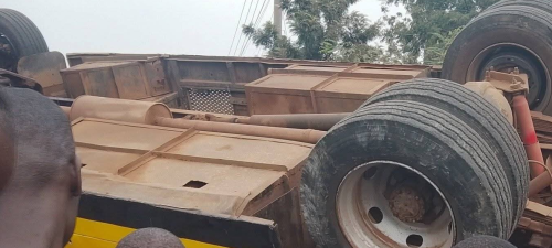 Kisumu residents mill around the wreckage of a school bus involved in an accident along the Kisumu-Kakamega highway on Friday, August 8, 2025. PHOTO/https://web.facebook.com/profile.php?id=100063981851831
