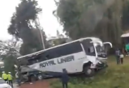 A passenger bus involved in an accident along Kisumu-Busia highway. Screengrab by People Daily Digital from a video by @loddca/X