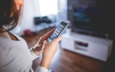 Report: Divorced women the most addicted to phone usage