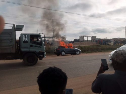 Car burnt outside Makongeni Police Station in Thika. PHOTO/K24 Digital