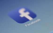  Mark Zuckerberg sues Facebook for account shutdowns