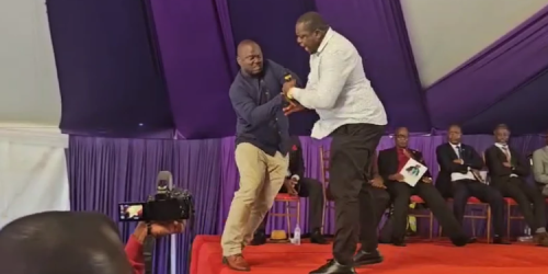 Altercation between Kitutu Chache South MP, Kibagendi his Kitutu Chache North MP counterpart, Nyakundi: PHOTO/Screengrab by People Daily Digital