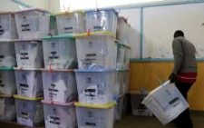 Ksh1M fine: IEBC warns against taking photos, videos inside polling