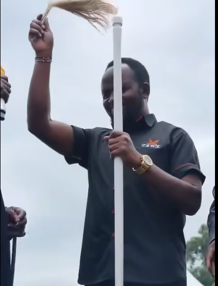 Natembeya being crowned as the regions spokesman. PHOTO//Screengrab by People Daily Digital/https://www.facebook.com/share/v/1BQYGiHeF7/