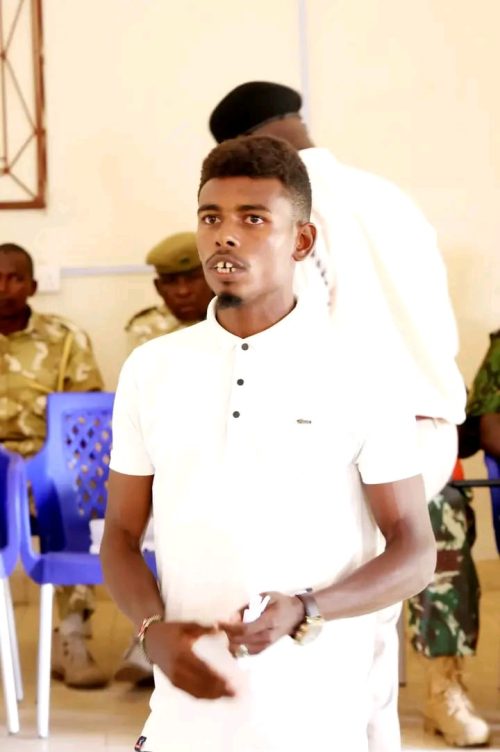 A Lamu East resident in a meeting with authorities as area locals demanded compensation over wildlife attacks on Friday, September 19, 2025. PHOTO/https://www.facebook.com/100064733196911/posts/pfbid02AH4E19Mqr6qYwDGatN2zhxJgMSqyepBtGNW12DW855KNv1TUe1xFodi28SCtcWZ8l/?app=fbl