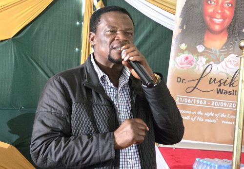 John Waluke during the funeral sercice in Tongaren after being heckled. PHOTO//https://www.facebook.com/photo/?fbid=1185234643513528&set=pcb.1185235496846776