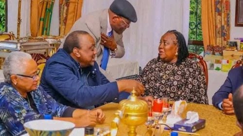 Uhuru Kenyatta while visiting the family of Raila Odinga. PHOTO//https://www.facebook.com/photo?fbid=31826473173664616&set=pcb.31826477856997481