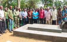 Sakaja and Orengo visit Raila’s grave in Bondo
