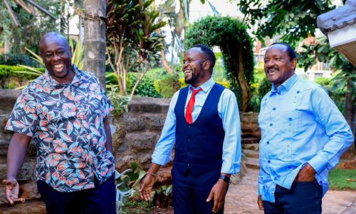 Natembeya having light moments with Rigathi Gachagua. PHOTO//https://www.facebook.com/photo/?fbid=1122271170067939&set=pcb.1122273543401035