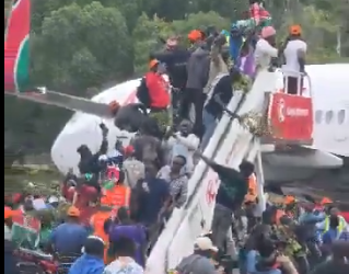 Crowd surges to board RAO001 plane at JKIA. PHOTO/Screengrab by People Daily Digital