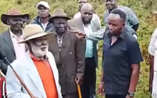 Natembeya receives elders’ instructions before delivering bulls to Raila’s family in Bondo