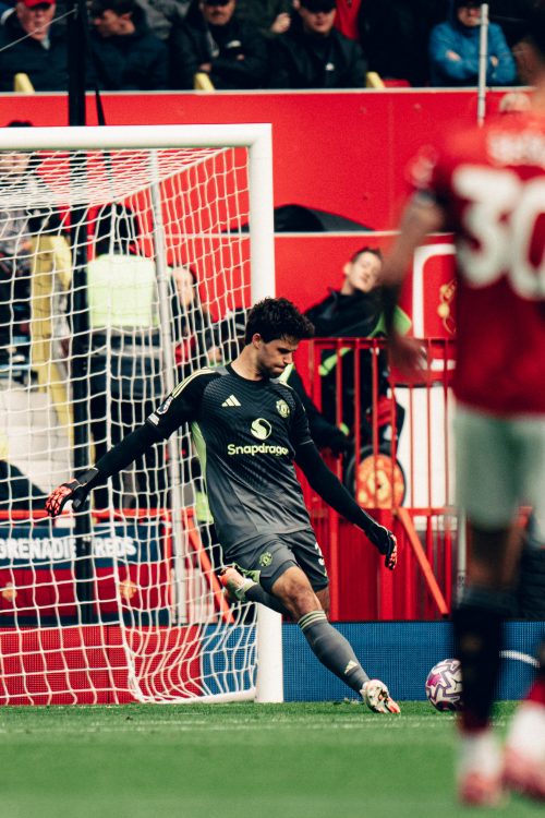 Senne Lammens in action against Sunderland. PHOTO/@ManUtd/X