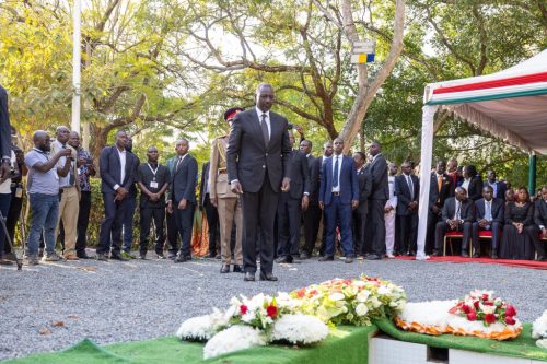 William Ruto pays his last respects to Raila in Bondo. PHOTO/railaodinga.go.ke