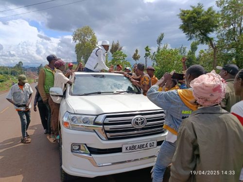 Josephat Gichunge Mwirabua Kabeabea during a roadside interaction with supporters. PHOTO/https://www.facebook.com/Hon Gichunge kabeabea