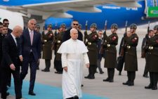 Pope criticises ‘tyrants’ who spend billions on wars after Trump spat