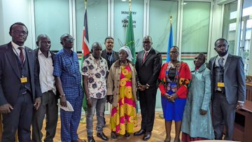 Family of the slain teacher John Okoth Ogutu. PHOTO/@VOCALAfrica_/x