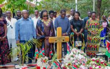 Opiyo Wandayi accompanies Odinga’s family to Kang’o Ka Jaramogi to honour Raila