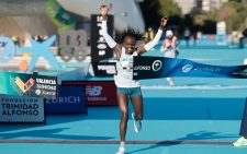 Joyciline Jepkosgei wins Valencia Marathon with 4th fastest time in
