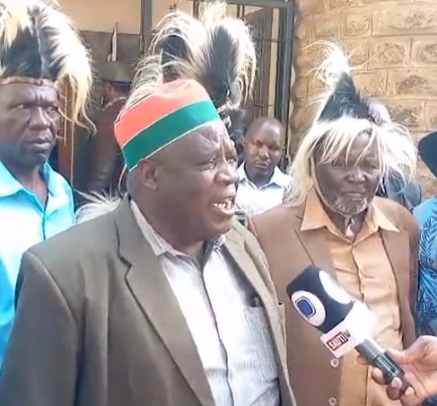 A Tiriki Elder speaking while at Jirongo's home in Gigiri. PHOTO//https://www.facebook.com/SautiTVKE
