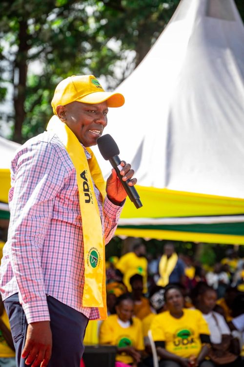 Majority leader Kimani Ichungwah addressing grassroot members at Kangaru girls Embu. PHOTO/Brian Malila