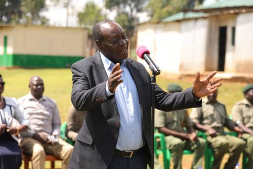 Vihiga governor Dr. Wilber Ottichilo addresses Vihiga Prison inmates and officers when he visited the correctional facility to donate food stuffs ahead of Christmas celebrations. PHOTO/Enock Amukhale