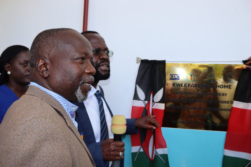 Kisumu Governor Anyang' Nyong'o and Former Chief Executive Officer of Jaramogi Oginga Odinga Teaching and Referral Hospital Dr George Rae, at a past function. PHOTO/https://web.facebook.com/JOOTRH