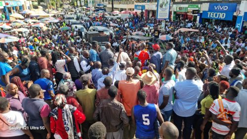 Kisii locals turning up to witness the return of Kitutu chache South MP Anthony Kibagendi after being released by Narok law courts. PHOTO//https://www.facebook.com/anthony.kibagendi.151843
